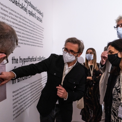 Jarosław Suchan, The director of the Muzeum Sztuki shows the exhibition "Avant-garde museum" photo: HaWa