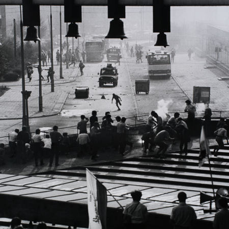 Stanisław Markowski, " Nowa Huta, under the Lord’s Ark, 31 August 1982", 1983, black-and-white photograph, from the collection of Muzeum Sztuki in Łódź