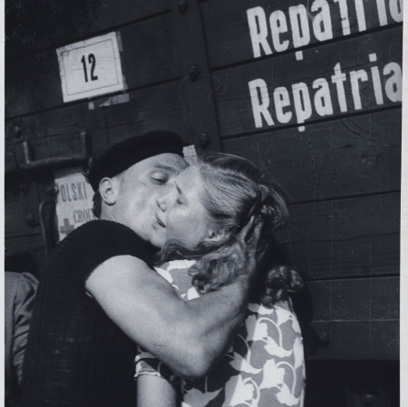 Julia Pirotte, "Farewell, station in Lille", ca. 1945, black-and-white photograph (negative), from the collection of Muzeum Sztuki in Łódź
