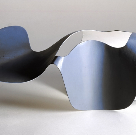 Katarzyna Kobro, Kompozycja przestrzenna 9, 1933; metal, olej, fot. archiwum Muzeum Sztuki w Łodzi/ © Ewa Sapka-Pawliczak & Muzeum Sztuki w Łodzi