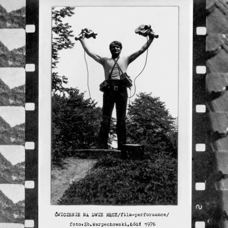 Józef Robakowski, Ćwiczenie na dwie ręce (An Exercise for Two Hands), video, 1976, documentation: Zbigniew Warpechowski, courtesy of the artist