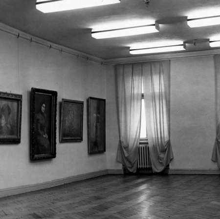 Widok wystawy „Portret młodej kobiety w malarstwie polskim XIX w.”, fot. archiwum Muzeum Sztuki w Łodzi