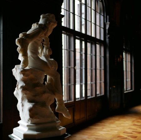 White sculpture in a dark ballroom